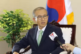 Đại sứ Hàn Quốc tại Hiệp hội các quốc gia Đông Nam Á (ASEAN) Lim Sungnam trả lời phỏng vấn với phóng viên TTXVN tại Jakarta trong đó đánh gia cao việc Việt Nam tham gia ký kết RCEP (Ảnh: Hữu Chiến - Đình Ánh/TTXVN)