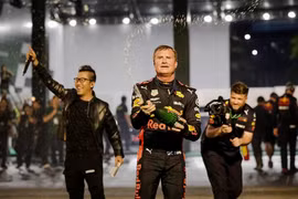 Tay đua huyền thoại David Coulthard cùng Đội đua Aston Martin Red Bull sẽ hiện diện và tham gia trình diễn trong suốt sự kiện 'Khởi động Formula 1 Việt Nam Grand Prix'. (Ảnh: PV/Vietnam+)