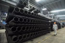Sản phẩm ống thép đen hàn sản xuất tại Việt Nam. (Ảnh: Tuấn Anh/TTXVN)