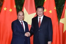Thủ tướng Nguyễn Xuân Phúc và Tổng Bí thư, Chủ tịch Trung Quốc Tập Cận Bình. (Ảnh: Thống Nhất/TTXVN)