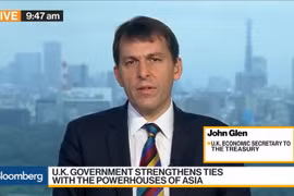 Bộ trưởng Dịch vụ tài chính Anh John Glen. (Nguồn: Bloomberg)