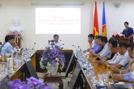 Đại sứ Việt Nam tại Campuchia Nguyễn Huy Tăng chủ trì Hội nghị. (Ảnh: Hoàng Minh/TTXVN)