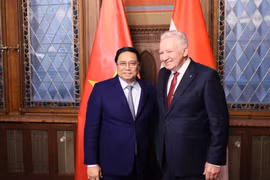 Thủ tướng Phạm Minh Chính gặp Phó Chủ tịch Quốc hội Hungary István Jakab. (Ảnh: Dương Giang/TTXVN)