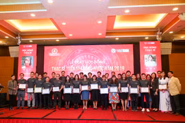 Các sinh viên, nghiên cứu sinh nhận được học bổng Tiến sĩ của VinIF. (Ảnh: Minh Sơn/Vietnam+)