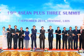 Các trưởng đoàn chụp ảnh chung. (Ảnh: Thống Nhất/TTXVN)