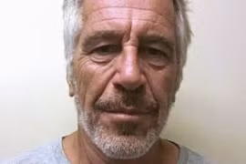 Hình ảnh tỷ phú Mỹ Jeffrey Epstein trong nhà tù liên bang Mỹ (Nguồn: Reuters)