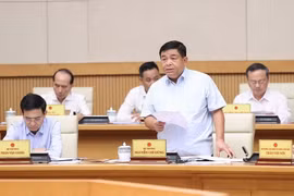 Bộ trưởng Bộ Kế hoạch và Đầu tư Nguyễn Chí Dũng báo cáo tình hình kinh tế-xã hội tháng Tám và 8 tháng năm 2022; tình hình triển khai thực hiện Nghị quyết số 01/NQ-CP của Chính phủ. (Ảnh: Dương Giang/TTXVN)