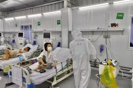 Điều trị cho bệnh nhân COVID-19. (Ảnh minh họa. Nguồn: TTXVN)