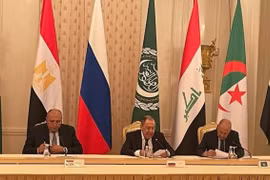 Ngoại trưởng Ai Cập Sameh Shoukry tham dự buổi họp báo ở thủ đô Moskva cùng người đồng cấp Nga Sergey Lavrov và Tổng thư ký Liên đoàn Arab (AL) Ahmed Aboul-Gheit. (Nguồn: Egypt Today)