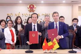 Lễ ký Biên bản Kỳ họp thứ 11 Ủy ban Hỗn hợp và vùng Wallonie-Bruxelles của Vương quốc Bỉ tháng 12/2021. (Ảnh: Lâm Khánh/TTXVN)