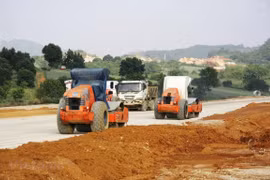 Thi công cao tốc Bắc-Nam phía Đông. (Ảnh: Việt Hùng/Vietnam+)