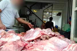 Theo báo Lao Động, đây là một trong những mắt xích tiêu thụ thịt trong đường dây cung cấp thịt bẩn. (Nguồn: Báo Lao Động)