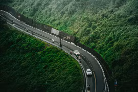 Đèo Hải Vân là con đèo ranh giới giữa thành phố Đà Nẵng và tỉnh Thừa Thiên Huế. (Ảnh: Văn Dũng/TTXVN)