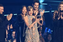 Taylor Swift giành được giải thưởng danh giá nhất Video of the year. (Nguồn: Tridentofcnc)