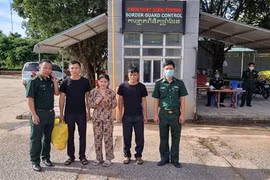 Y Liên đưa đưa về cửa khẩu Mộc Bài, tỉnh Tây Ninh. (Ảnh: TTXVN phát)