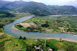 Sông Cu Đê chảy qua địa bàn huyện Hòa Vang tạo nên nhiều điểm du lịch cộng đồng cho du khách đến tham quan trải nghiệm. (Ảnh: Trần Lê Lâm/TTXVN)