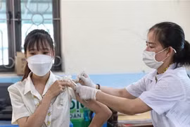Tiêm vaccine ngừa COVID-19. (Ảnh: TTXVN)