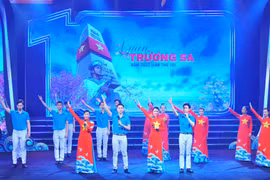 Các tiết mục biểu diễn nghệ thuật đặc sắc tại chương trình. (Ảnh: Minh Đức/TTXVN)
