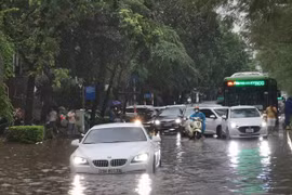 Ngập úng trên phố Láng Hạ, Hà Nội vào ngày 29/5. (Nguồn: Vietnam+)