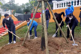 Ông Võ Văn Thưởng tham gia Tết trồng cây 'Đời đời nhớ ơn Bác Hồ' Xuân Nhâm Dần 2022 tại Khu Di tích lịch sử thanh niên Việt Nam (xã Yên Lãng, huyện Đại Từ, tỉnh Thái Nguyên). (Ảnh: Thu Hằng/TTXVN)
