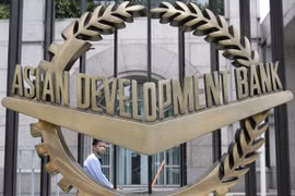 ADB đưa ra cảnh báo về 'sóng gió toàn cầu' đối với sự phục hồi khi giá thực phẩm và nhiên liệu tăng cao. (Nguồn: Thehindubusinessline)