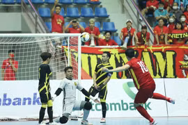 Malaysia đã bị 'thủng lưới' tới 7 lần trong cả trận đấu. (Ảnh: Thanh Tùng/TTXVN)