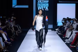 [Photo] 'The new black’: Bộ sưu tập cực ngầu cho thời trang đường phố