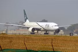 Máy bay của hãng hàng không quốc tế Pakistan (PIA). (Ảnh: AFP/ TTXVN)