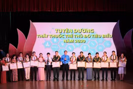 Các gương mặt thầy thuốc trẻ Thủ đô tiêu biểu năm 2020. (Ảnh: Linh Anh/TTXVN)