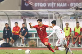 Công Phượng được đồng đội, huấn luyện viên Park Hang-seo động viên nhiều khi thi đấu chưa tốt. (Ảnh: Nguyên An/Vietnam+)
