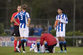 Đoàn Văn Hậu đá chính trong trận đấu của đội trẻ SC Heerenveen với đối thủ Go Ahead Eagles rạng sáng ngày 5/11. (Ảnh: Facebook Nguyễn Đắc Văn)