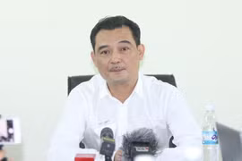 Ông Nguyễn Quốc Hội, Chủ tịch Công ty cổ phần thể thao T&T kiêm trưởng ban tổ chức sân trận Hà Nội FC với Nam Định gửi lời xin lỗi tới toàn thể cổ động viên. (Ảnh: Nguyên An)