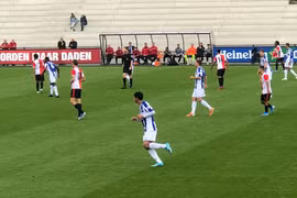 Đoàn Văn Hậu (giữa) đá chính trong trận đấu của đội dự bị SC Heerenveen tối 23/9. (Nguồn: FB Nguyễn Đắc Văn)