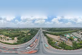 [Ảnh 360] Va chạm giao thông gây tắc nghẽn trên cầu Thanh Trì sáng 4/5