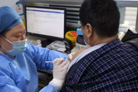 Trung Quốc sẵn sàng cung cấp vắcxin cho công dân ở nước ngoài