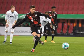 Lewandowski ghi được 22 bàn ở lượt đi Bundesliga mùa này. (Nguồn: Getty Images)