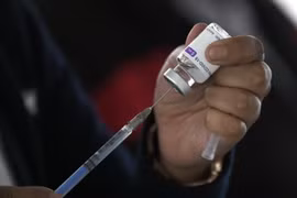 Các nước đang phát triển kêu gọi chấm dứt tích trữ vaccine