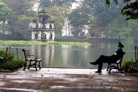 Bắc Bộ nhiệt độ tăng dần, Nam Bộ xuất hiện mưa dông chuyển mùa