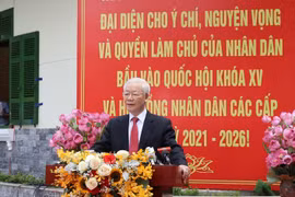 Tổng Bí thư Nguyễn Phú Trọng trả lời phỏng vấn báo chí tại Khu vực bỏ phiếu số 4, phường Nguyễn Du, quận Hai Bà Trưng. (Ảnh: Trí Dũng/TTXVN)