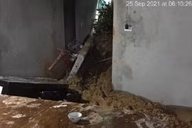 Hà Tĩnh: Sạt lở đất làm sập tường nhà, một trẻ em nhập viện