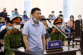 Bị cáo Trần Ngọc Ánh (Phó Tổng giám đốc Công ty Nhật Cường) khai báo trước tòa. (Ảnh: Phạm Kiên/TTXVN)