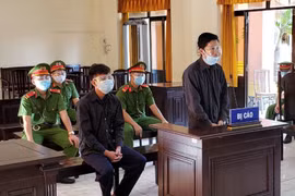 30 tháng tù giam cho hai đối tượng 'thông chốt,' đánh công an