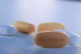 COVID-19: Thuốc kháng virus Molnupiravir có tỷ lệ âm hóa virus cao
