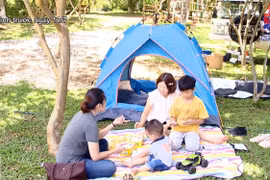 [Video] Cắm trại - Xu hướng du lịch 'lên ngôi' trong thời COVID