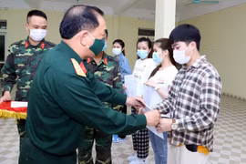 Nam Định đưa 144 công dân hoàn thành cách ly tập trung về nơi cư trú