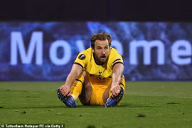 Europa League: Arsenal hú vía vào tứ kết, Tottenham bị loại