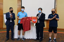 Đại sứ Việt Nam tại UAE động viên tinh thần đội tuyển Việt Nam 