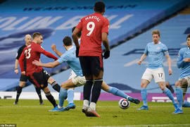 Cận cảnh M.U chặn đứng mạch 21 trận thắng liên tiếp của Man City