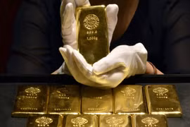 Giá vàng thế giới trượt khỏi mốc 1.800 USD mỗi ounce 
