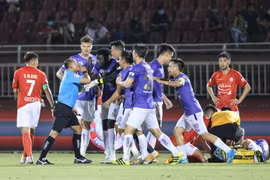 Thắng đậm TP.HCM, Hà Nội FC tạm leo lên ngôi đầu V-League 2021